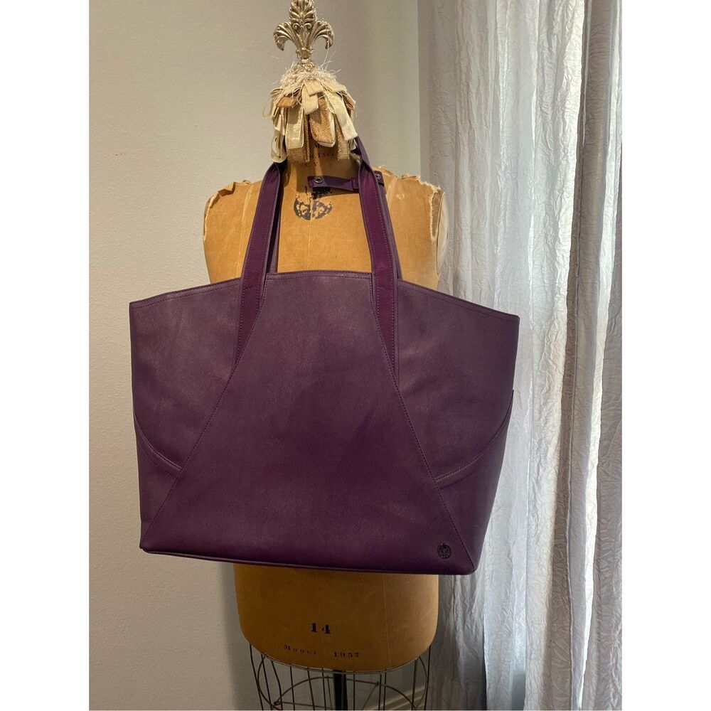 Lululemon Tote Bag in Purple never full  16"W x 14" H x 6"D 2 large zippered int